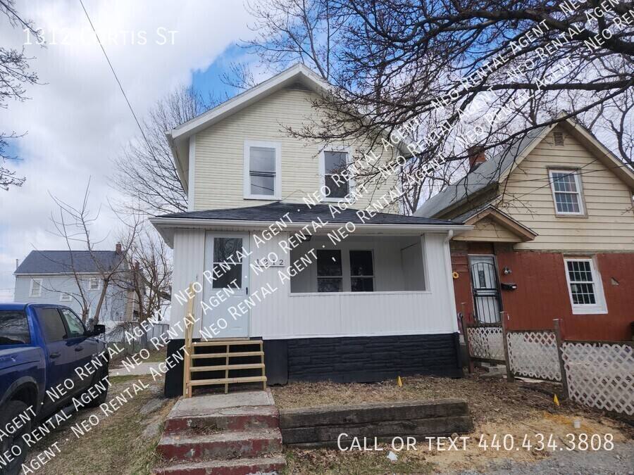 House for rent at 1312 Curtis St, Akron, OH 44301