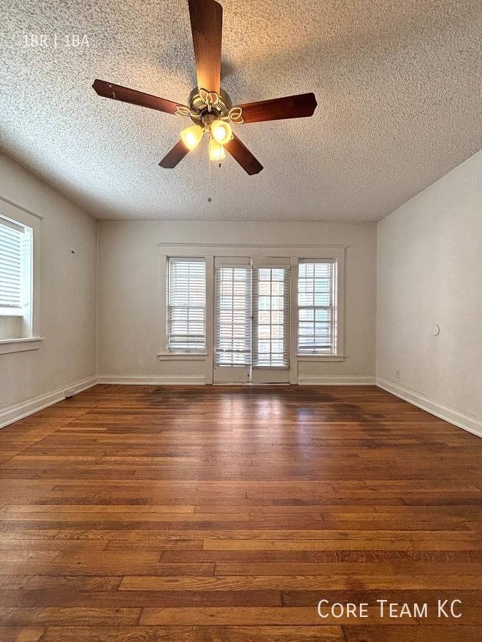 Apartment for rent at 3433 Central St #101, Kansas City, MO 64111