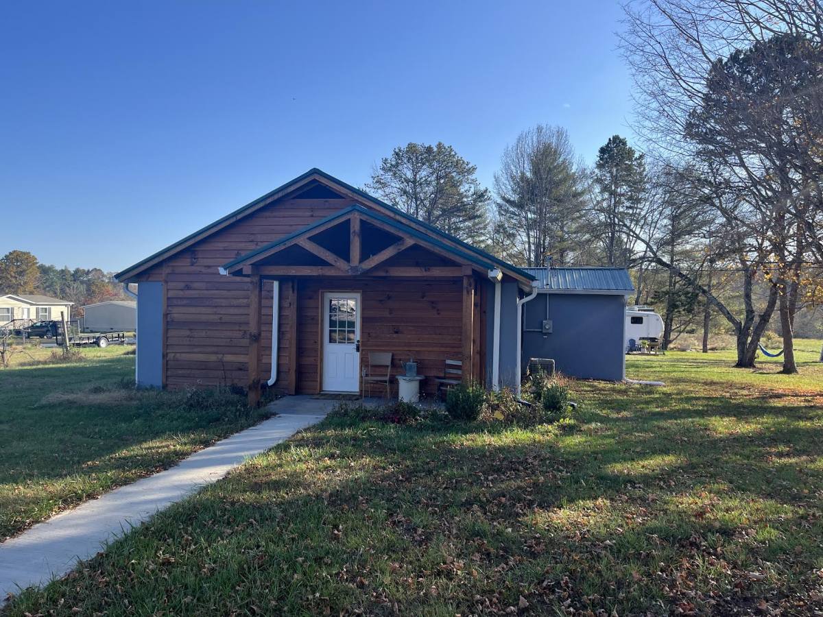 House for rent at 256 Hoots Dr, Hendersonville, NC 28792