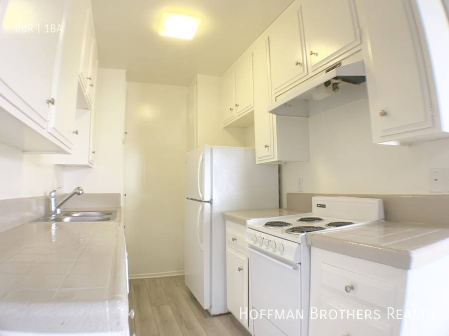 Apartment for rent at 1415 Bundy Dr #1A, Los Angeles, CA 90025