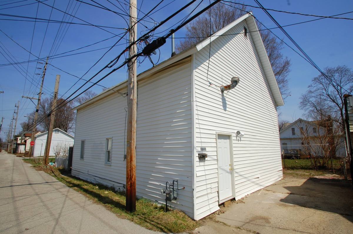 House for rent at 313 1 2 E Jefferson Ave, Goshen, IN 46528