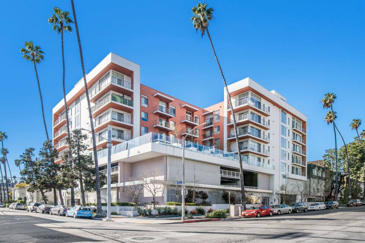 Apartment for rent at 453 S Kenmore Ave, Los Angeles, CA 90020
