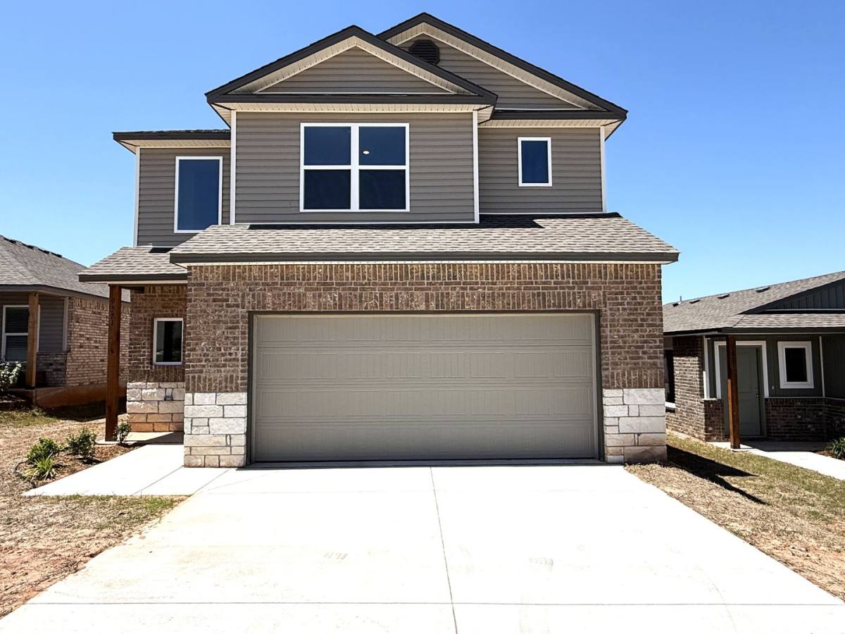 House for rent at 9521 Stallion Dr, Yukon, OK 73099