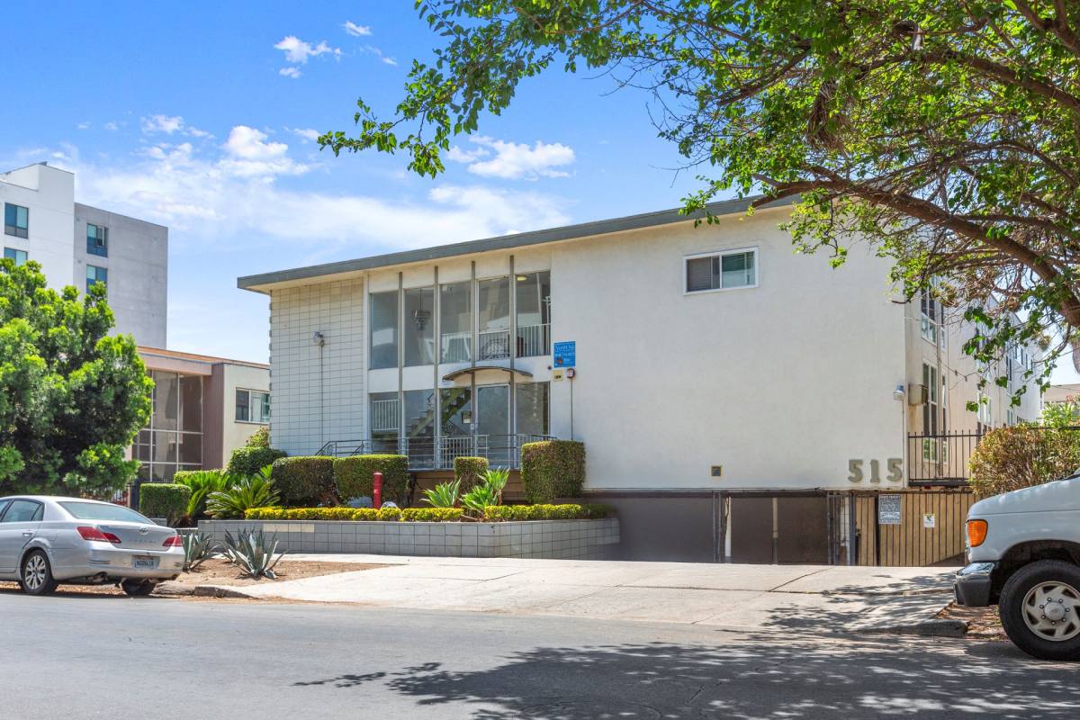 Apartment for rent at 515 S Kingsley Dr, Los Angeles, CA 90020