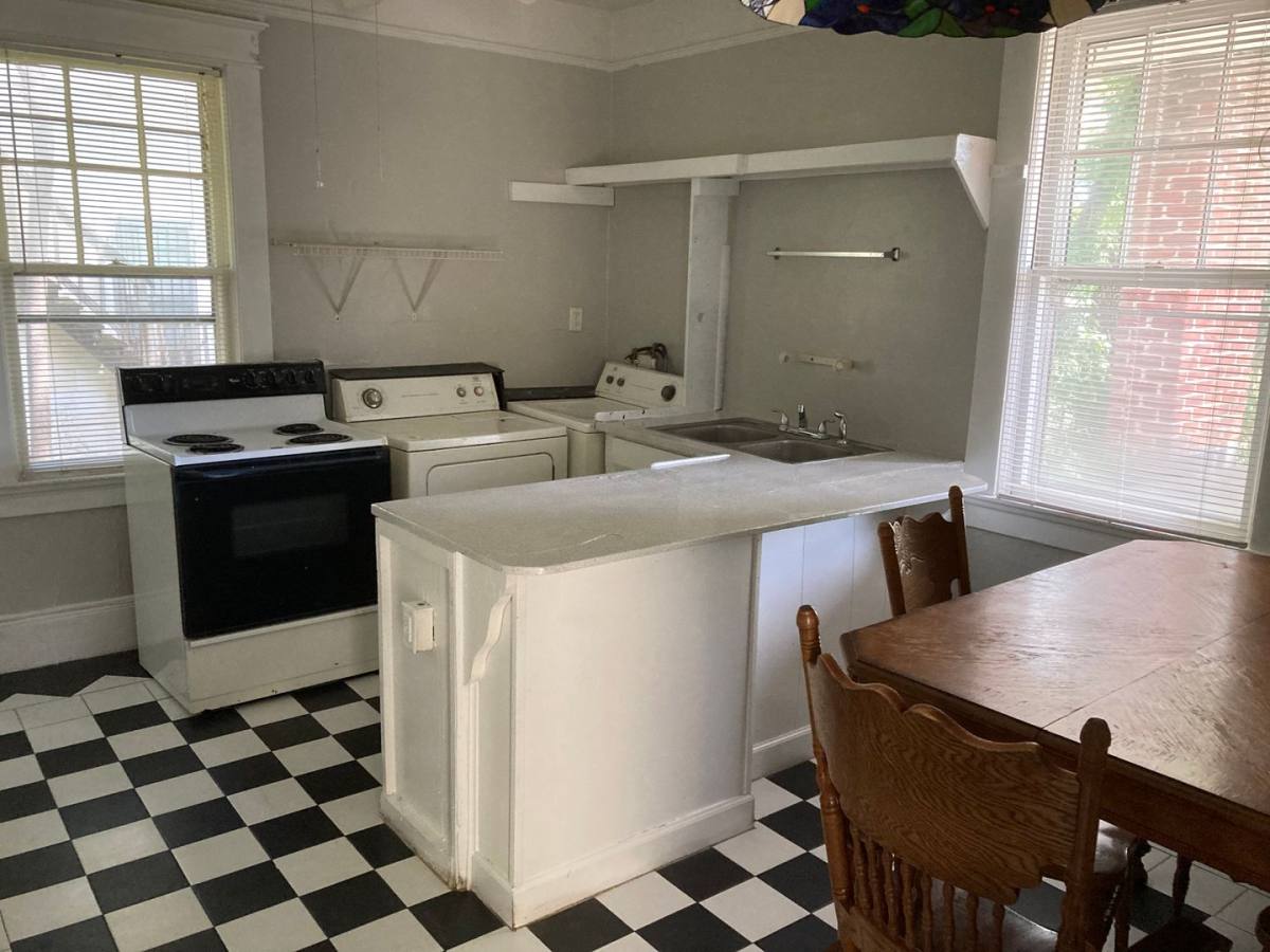 Apartment for rent at 1413 W Fourth St, Winston Salem, NC 27101