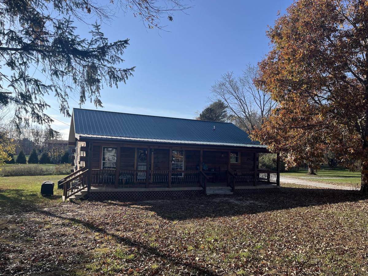 House for rent at 254 Hoots Dr, Hendersonville, NC 28792