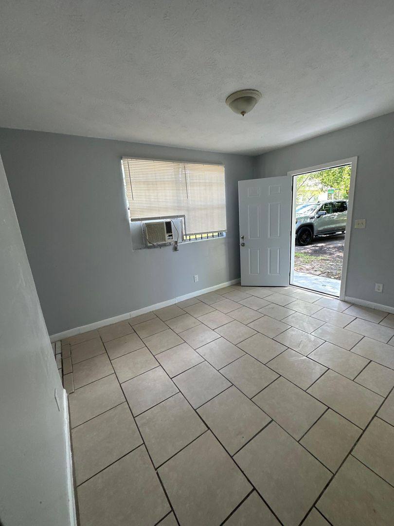 Apartment for rent at 1614 1616 W, Jacksonville, FL 32209