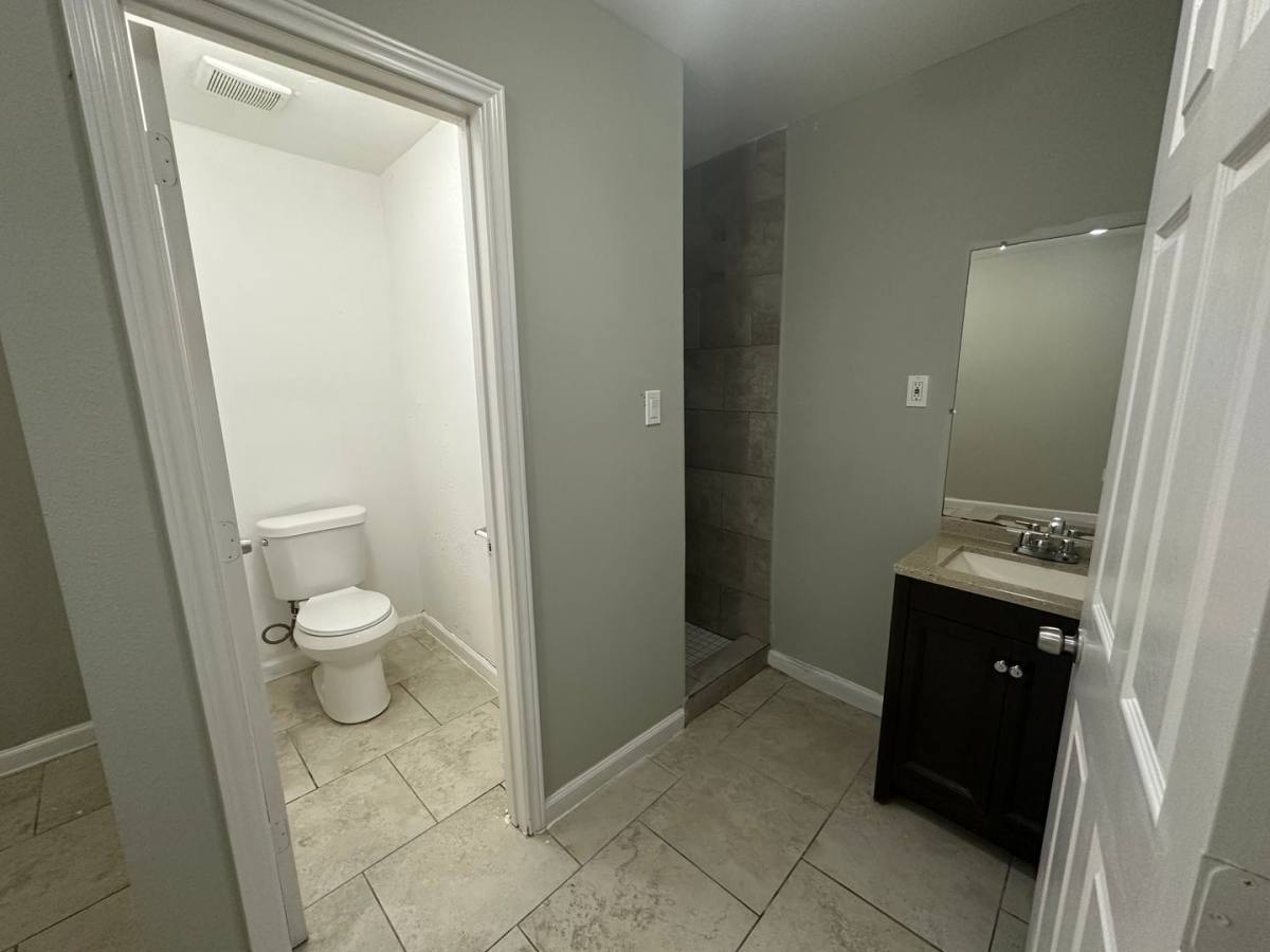 Apartment for rent at 107 Altic St, Houston, TX 77011