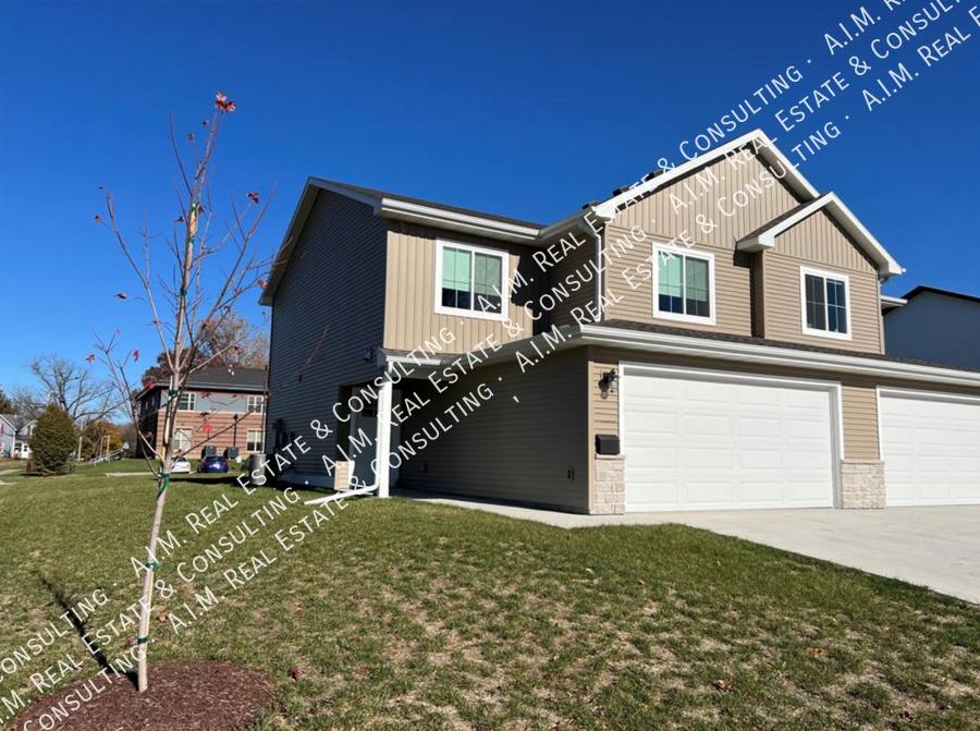 Townhouse for rent at 2018 Otley Ave, Perry, IA 50220