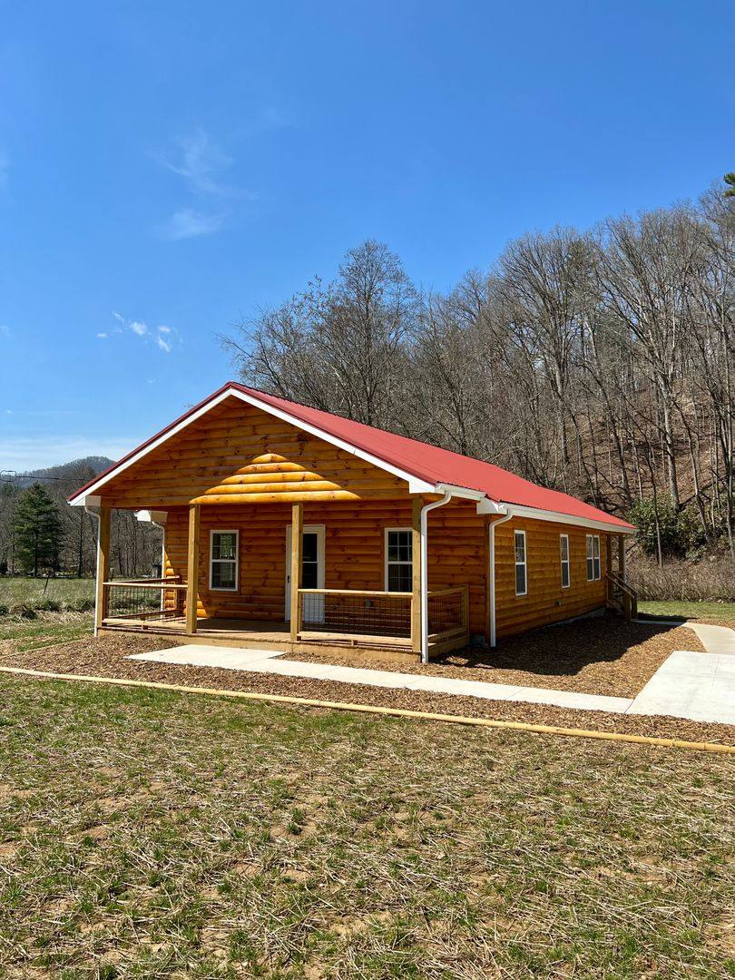 House for rent at 5881 US-23 Highway, Mars Hill, NC 28754