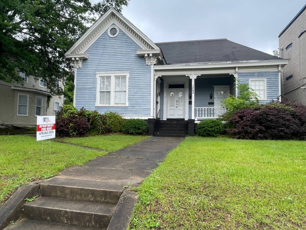 Apartment for rent at 1065 College St #A, Macon, GA 31201