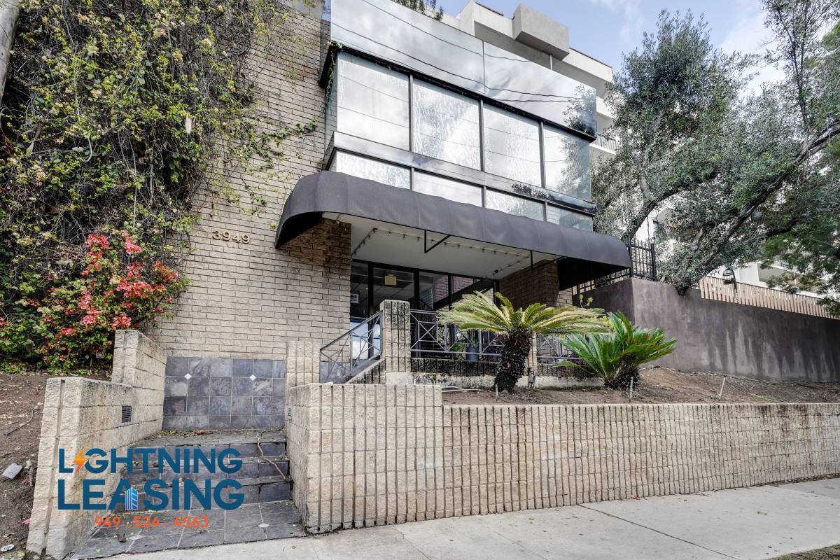 Apartment for rent at 3945 Los Feliz Blvd #314D, Los Angeles, CA 90027
