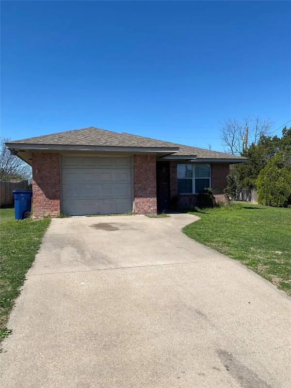 House for rent at 1701 W Doyle St, Granbury, TX 76048