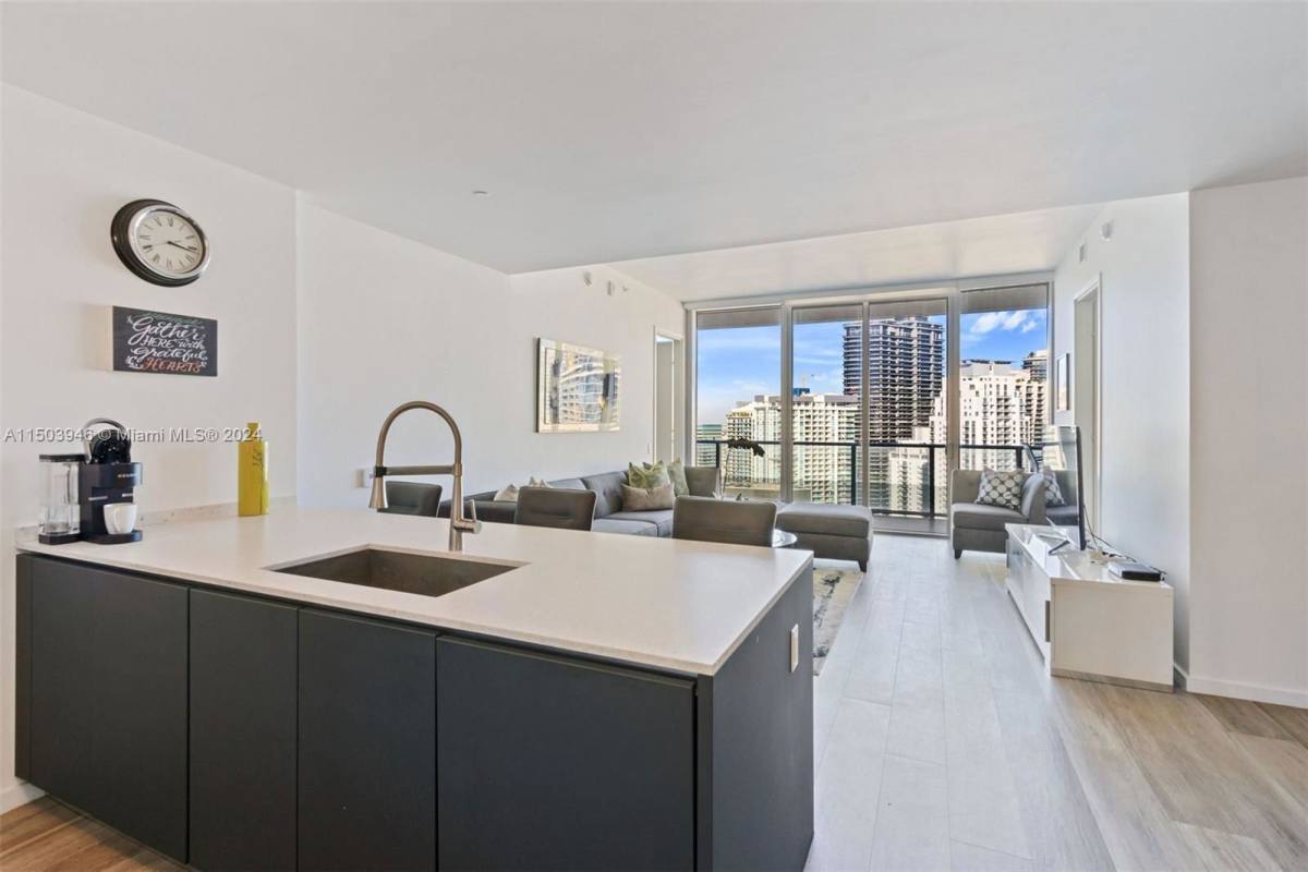 Apartment for rent at 1300 Brickell Bay Dr #4305, Miami, FL 33131