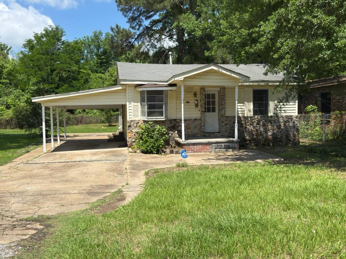House for rent at 2829 Comfort St, Jackson, MS 39213