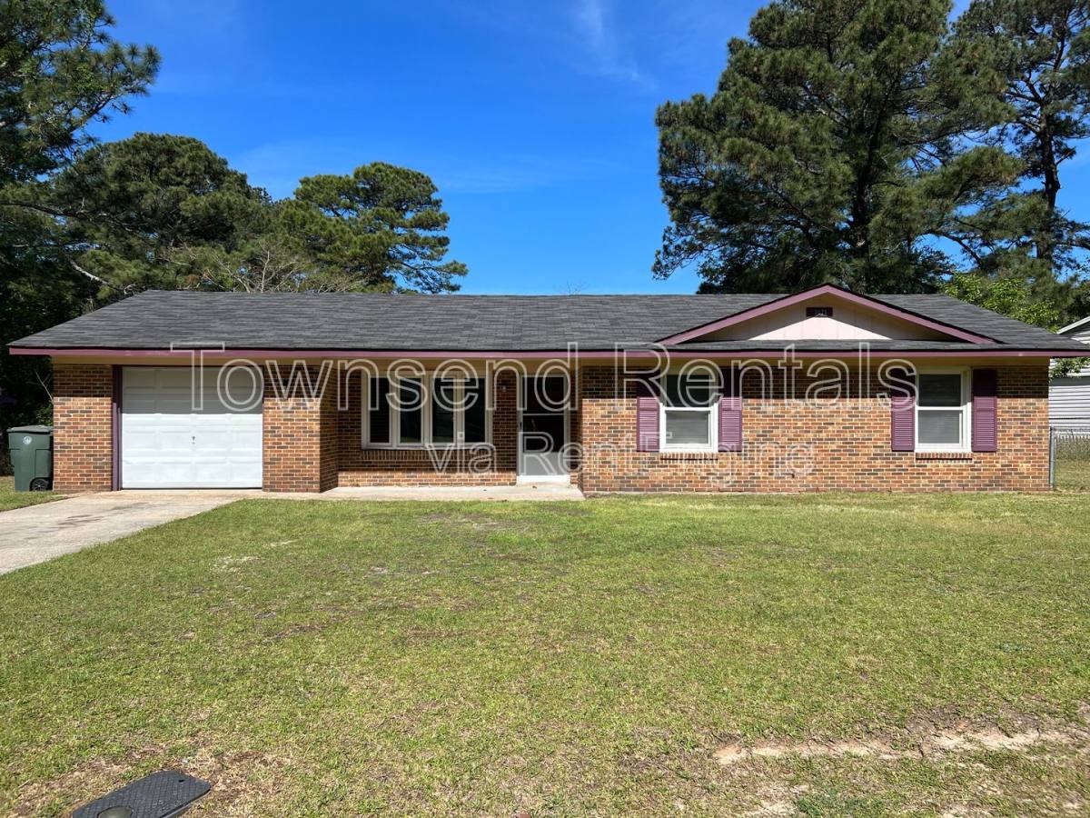 House for rent at 5675 Livingston Dr, Fayetteville, NC 28311