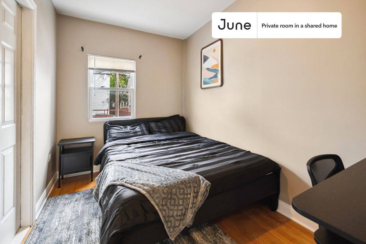 Apartment for rent at 2848 W Palmer #C, Chicago, IL 60647