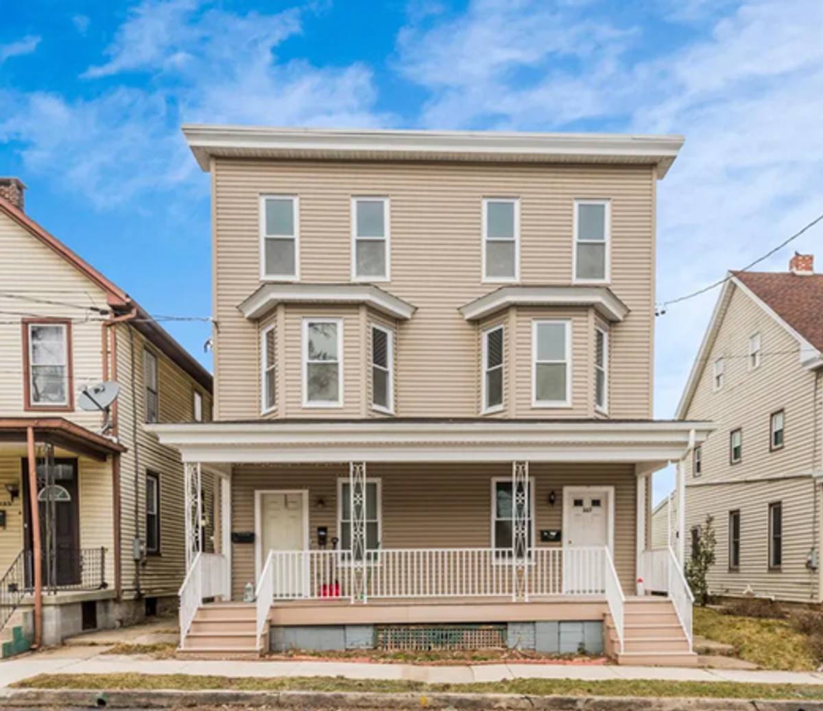 Apartment for rent at 327-329 W King St, Chambersburg, PA 17201