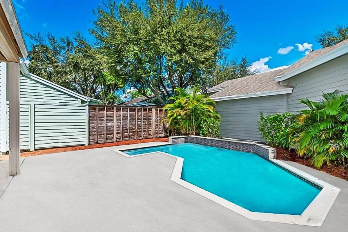 House for rent at 1050 Aviary Rd, Wellington, FL 33414