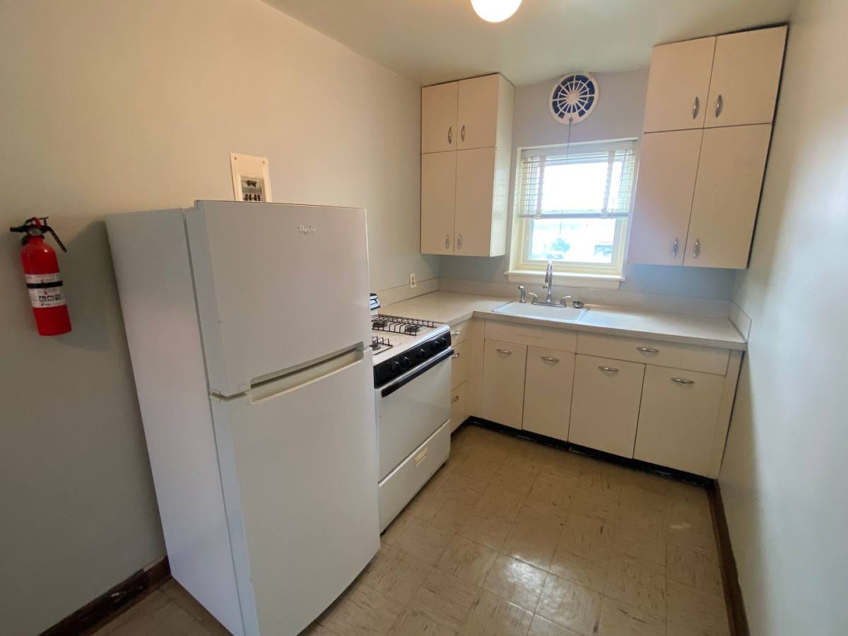 Apartment for rent at 932 State St, Bettendorf, IA 52722
