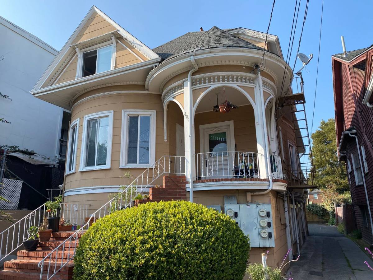 Apartment for rent at 480 37th St, Oakland, CA 94609