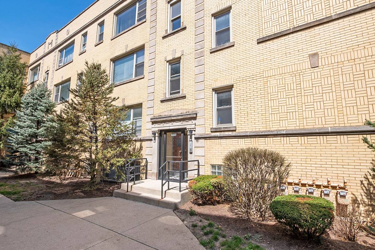 Apartment for rent at 6320-28 S Troy, Chicago, IL 60629