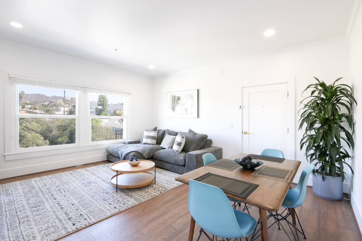 Apartment for rent at 6533 Hollywood Blvd, Los Angeles, CA 90028