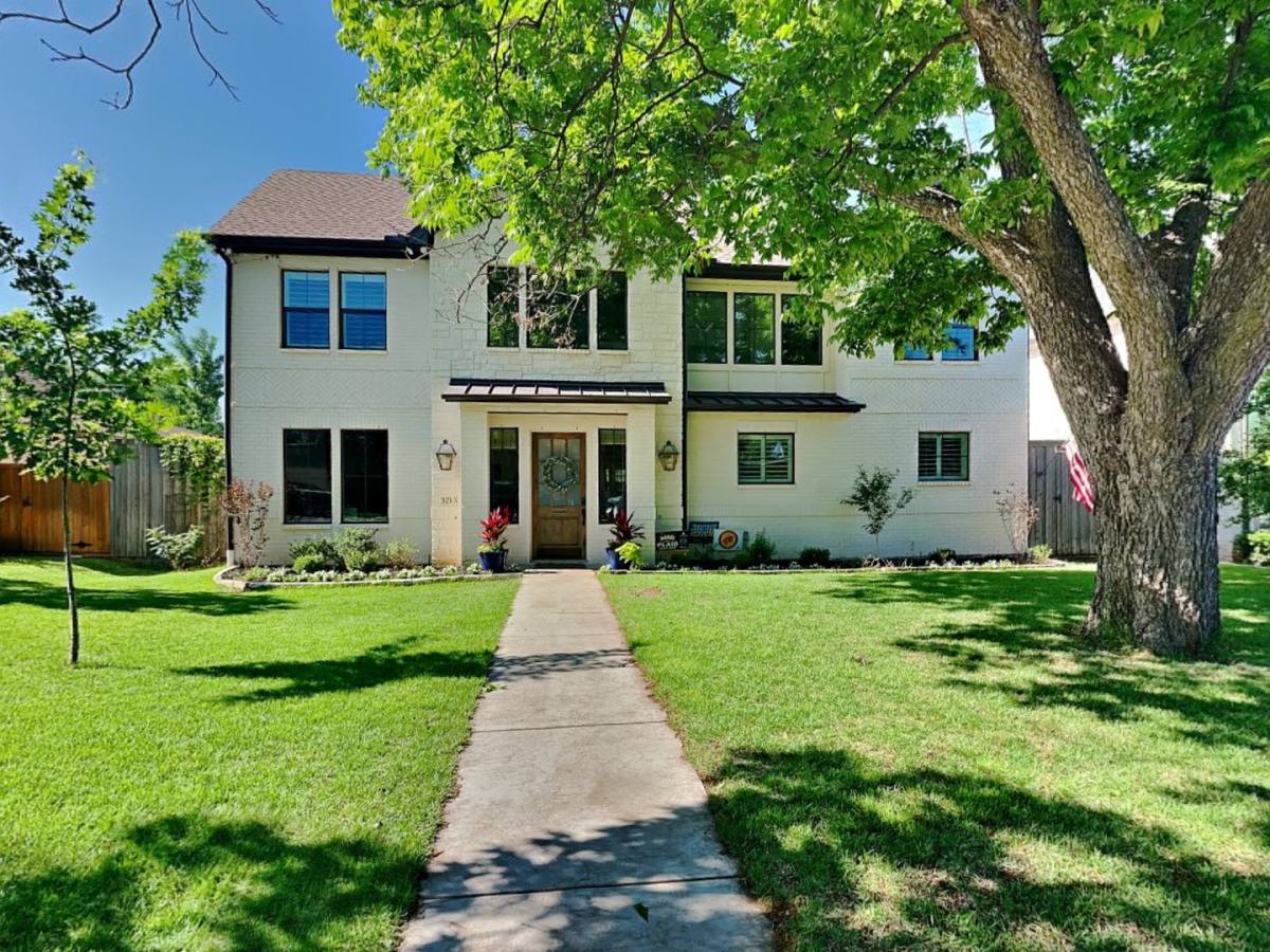 House for rent at 3213 NW Parkway, Dallas, TX 75225