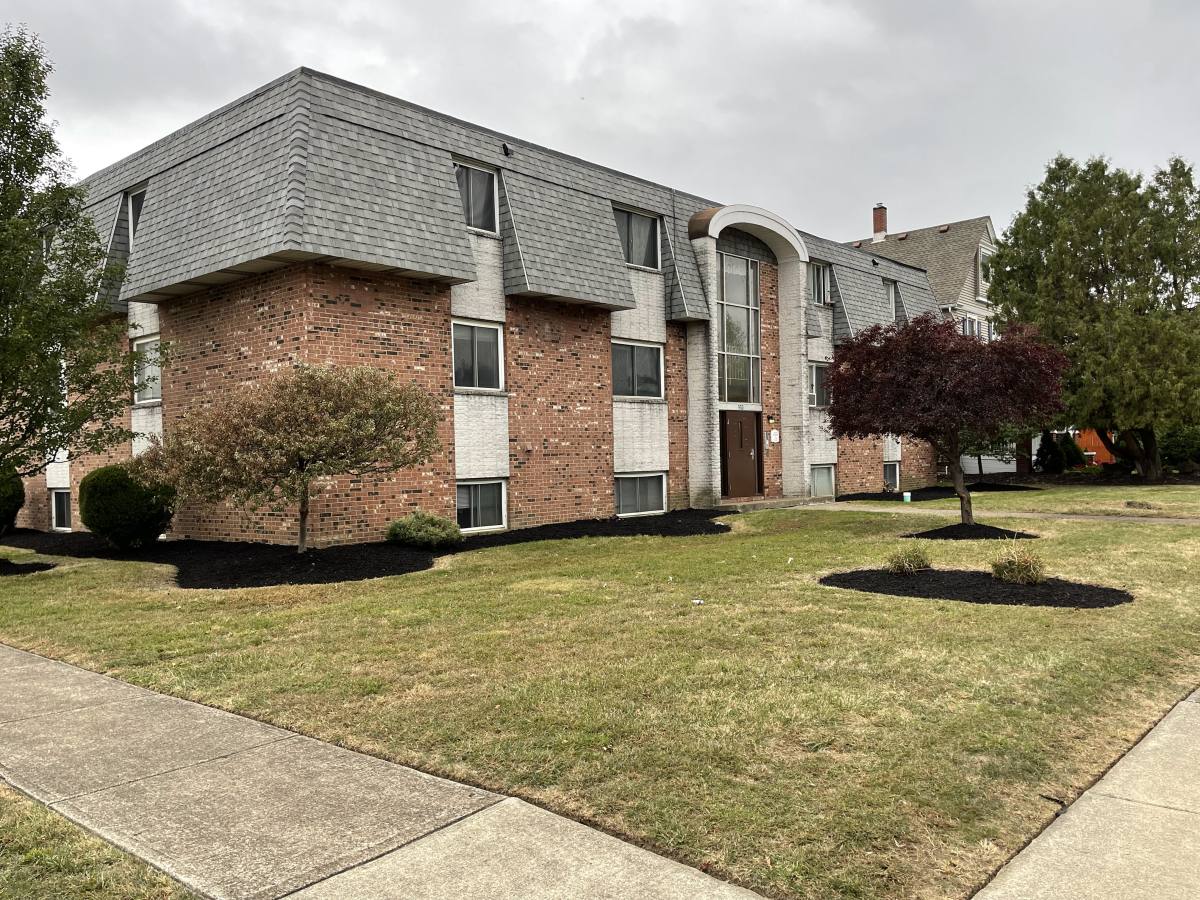 Apartment for rent at 960 E Erie Ave, Lorain, OH 44052