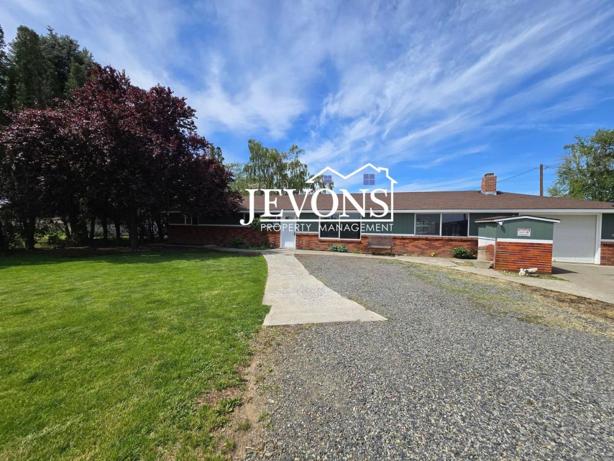 House for rent at 3680 Lateral B Rd, Wapato, WA 98951