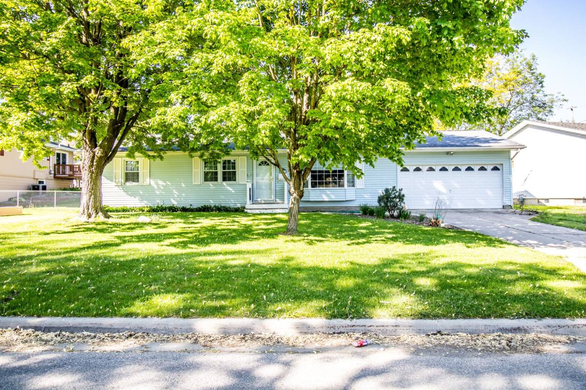 House for rent at 1413 Meadow Lane, Waterloo, IA 50701