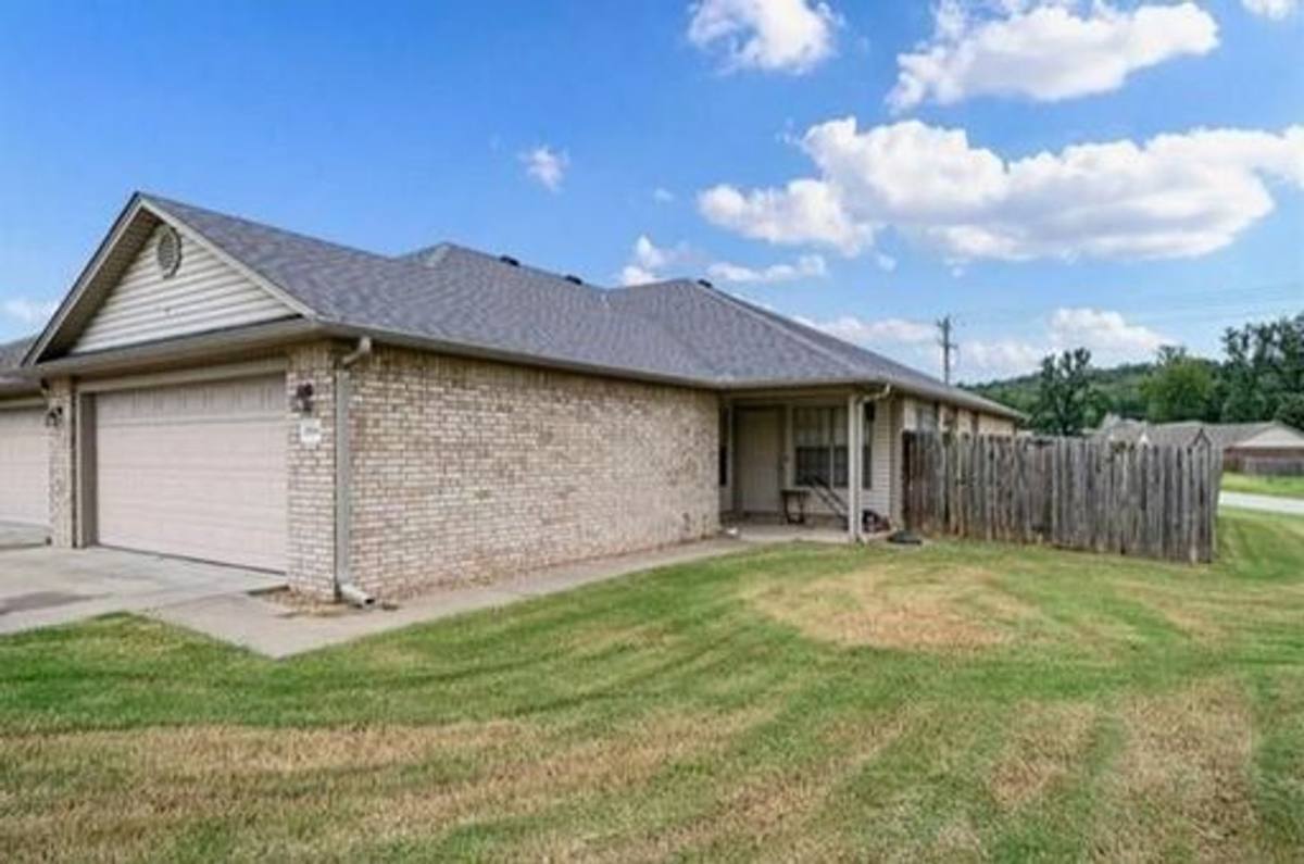 House for rent at 2500 Dora Rd #SIDE A, Van Buren, AR 72956