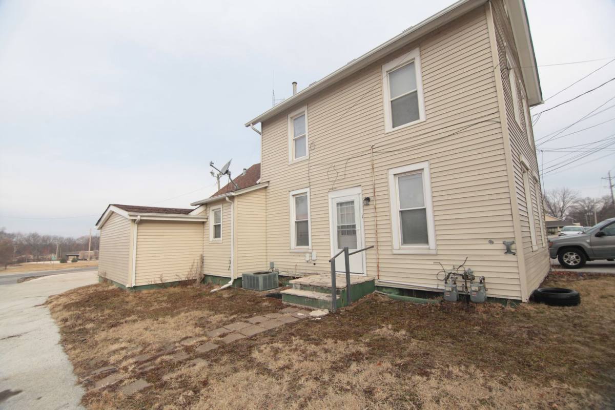Apartment for rent at 4626 12th St, Rock Island, IL 61201
