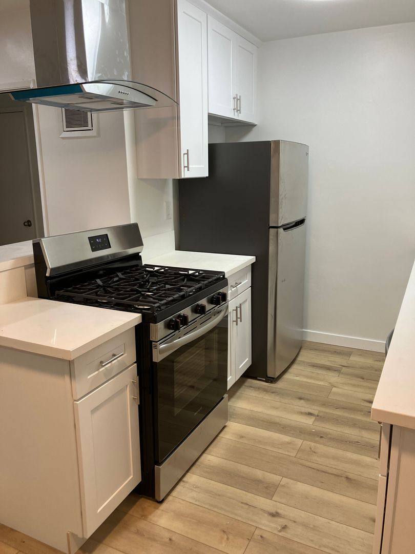 Apartment for rent at 1238 17th St, Santa Monica, CA 90404