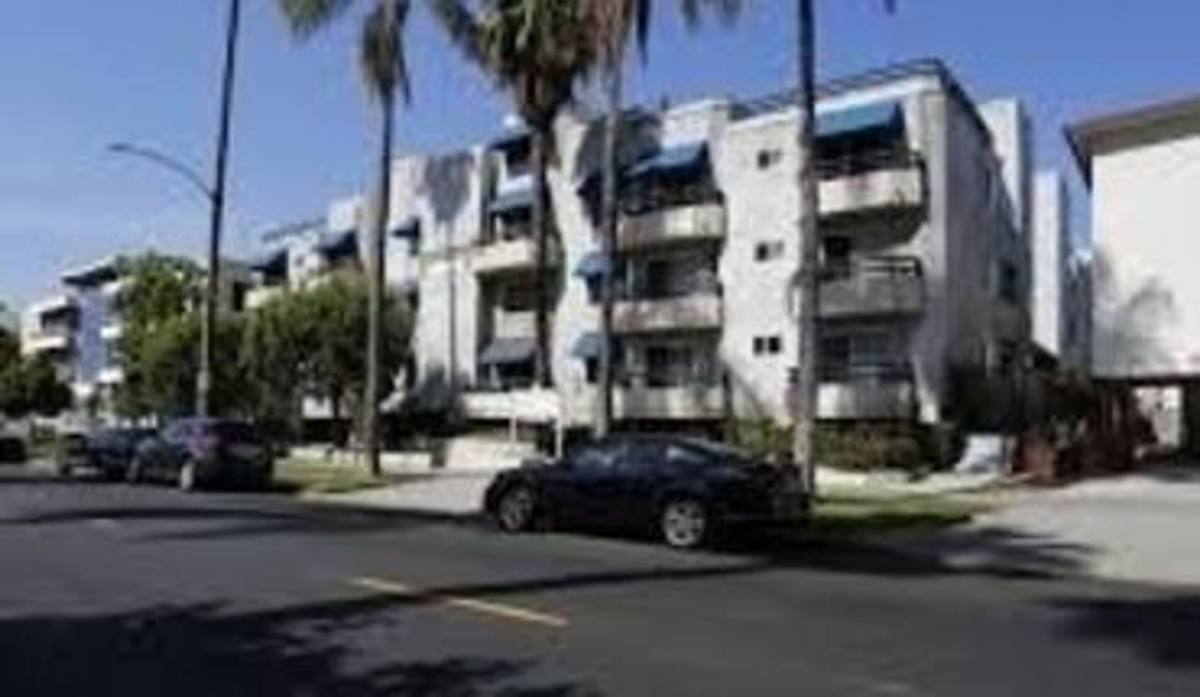 Apartment for rent at 515 S Harvard Blvd, Los Angeles, CA 90020