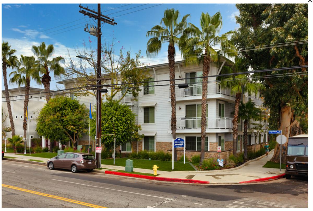 Apartment for rent at 426 S Sepulveda, Los Angeles, CA 90049