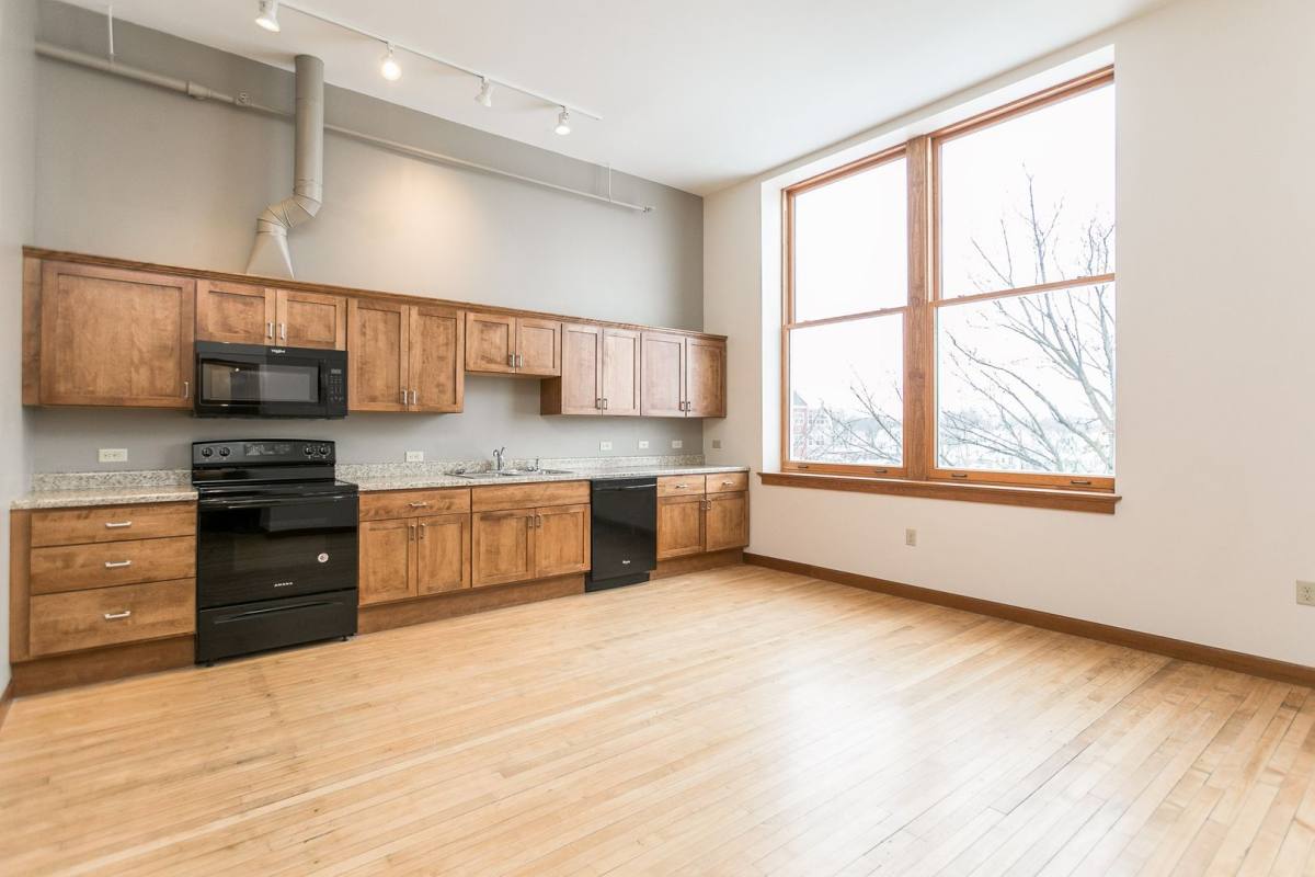 Apartment for rent at 346 2nd Ave SW, Cedar Rapids, IA 52404