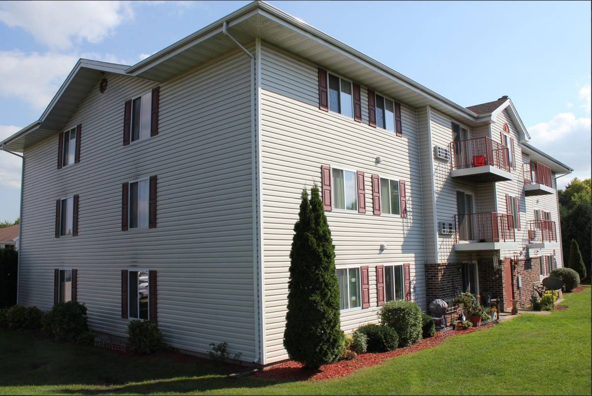 Apartment for rent at 40 Prairie Rd, Fond Du Lac, WI 54935