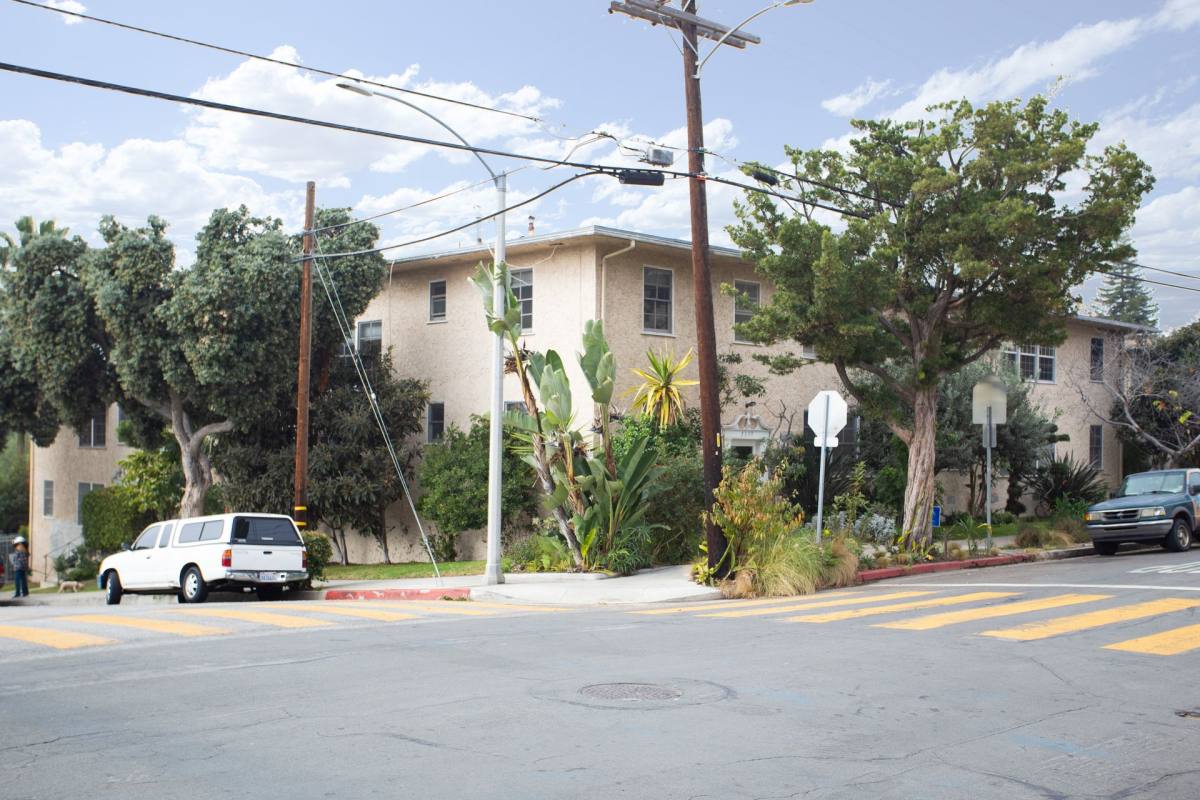 Apartment for rent at 2318 6th St, Santa Monica, CA 90405