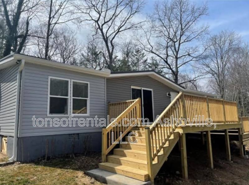 House for rent at 70 Woodscape Dr, Mills River, NC 28759