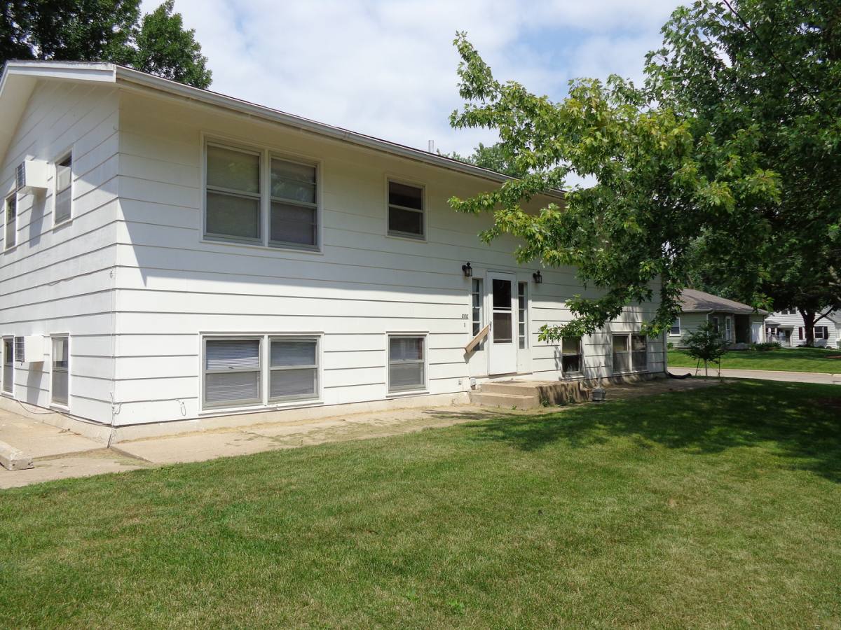 Apartment for rent at 880 20th St, Marion, IA 52302