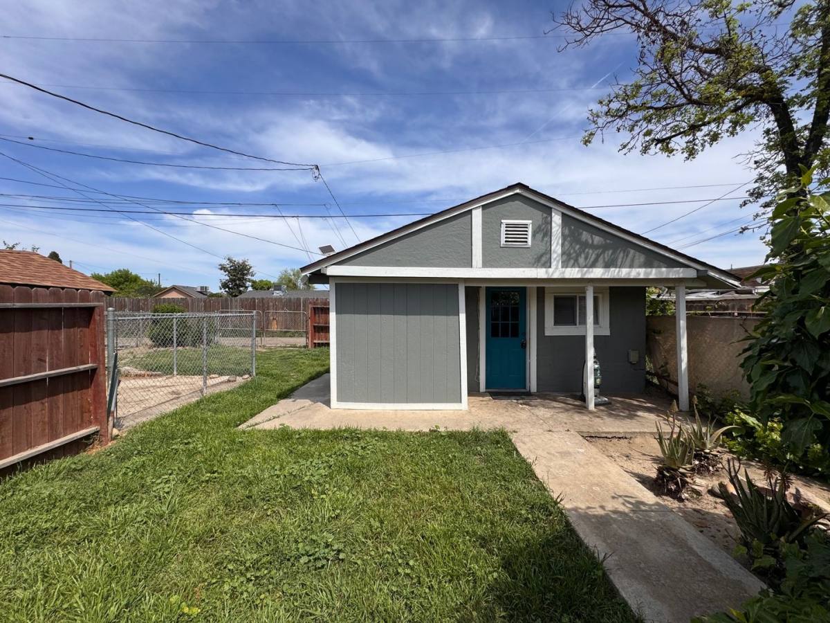 Apartment for rent at 612 & 1 2 W Harold Ave, Visalia, CA 93291