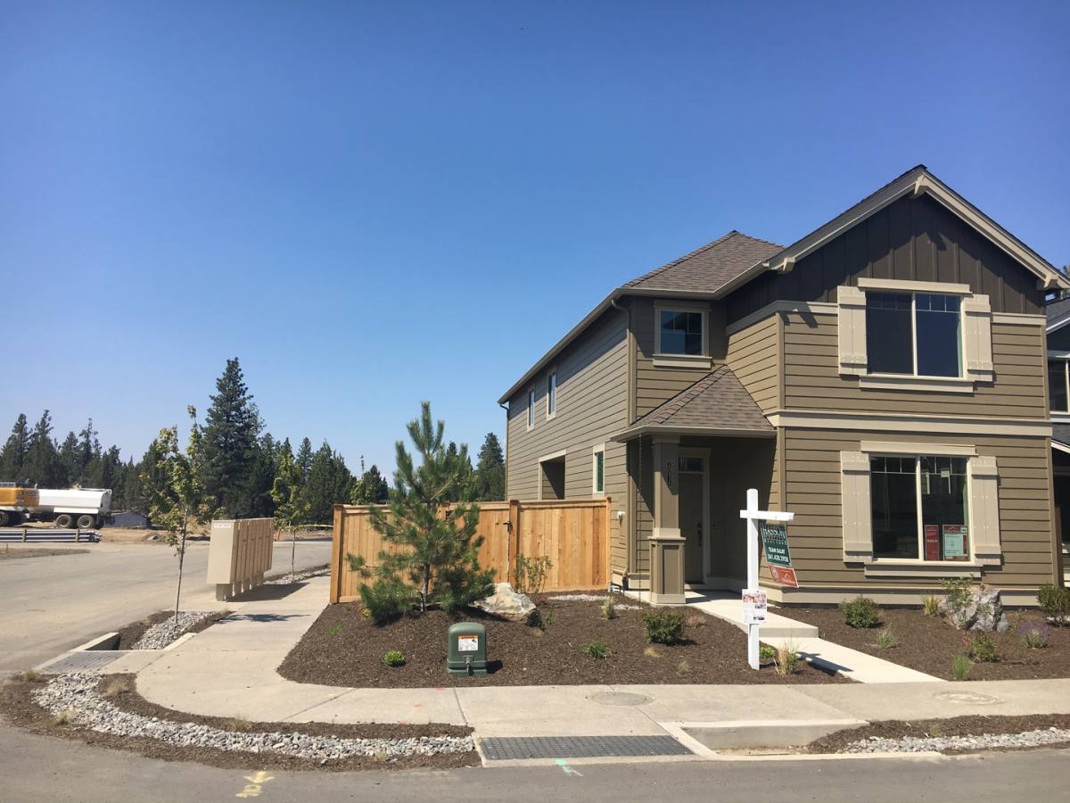 House for rent at 20836 Gateway Dr, Bend, OR 97702