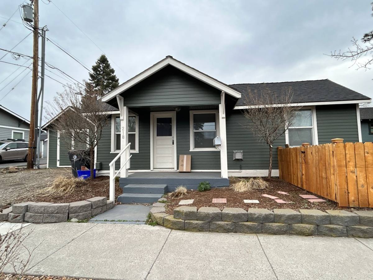 Townhouse for rent at 218 NW Broadway St, Bend, OR 97703