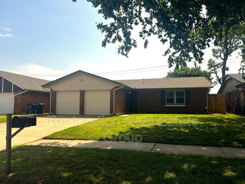 House for rent at 1024 S Highland Dr, Mustang, OK 73064