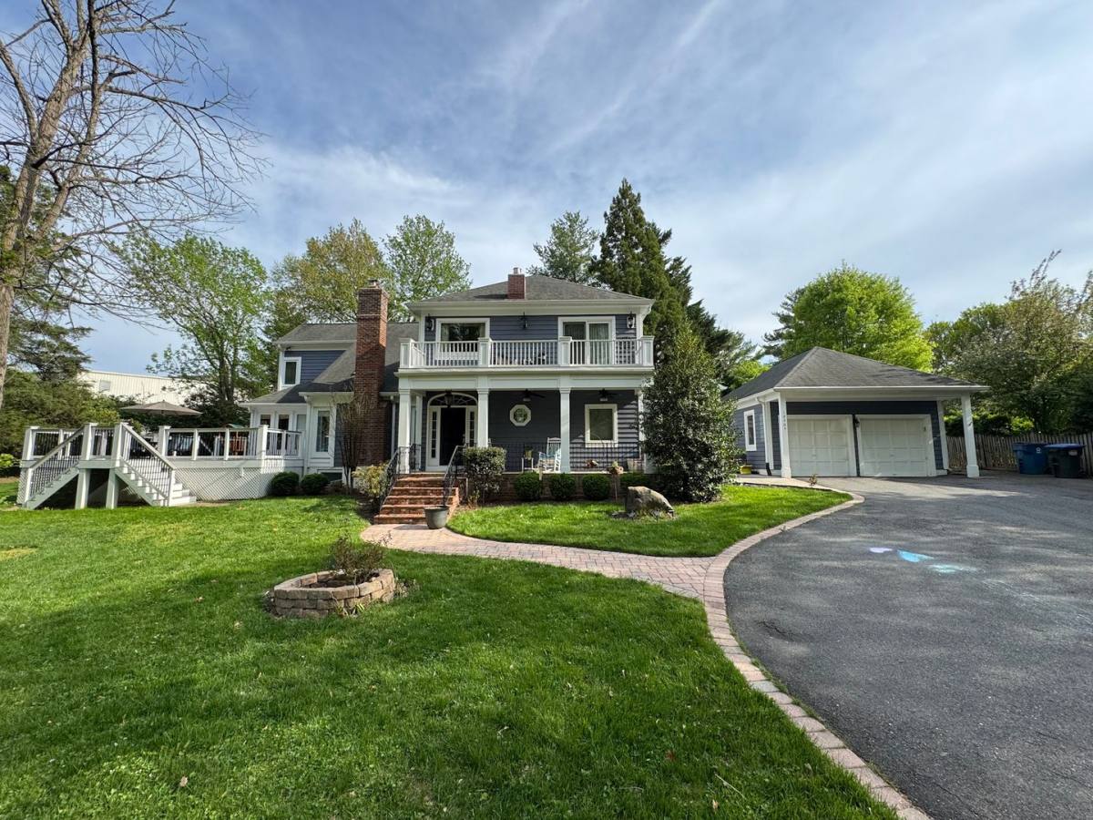 House for rent at 10505 Miller Rd, Oakton, VA 22124
