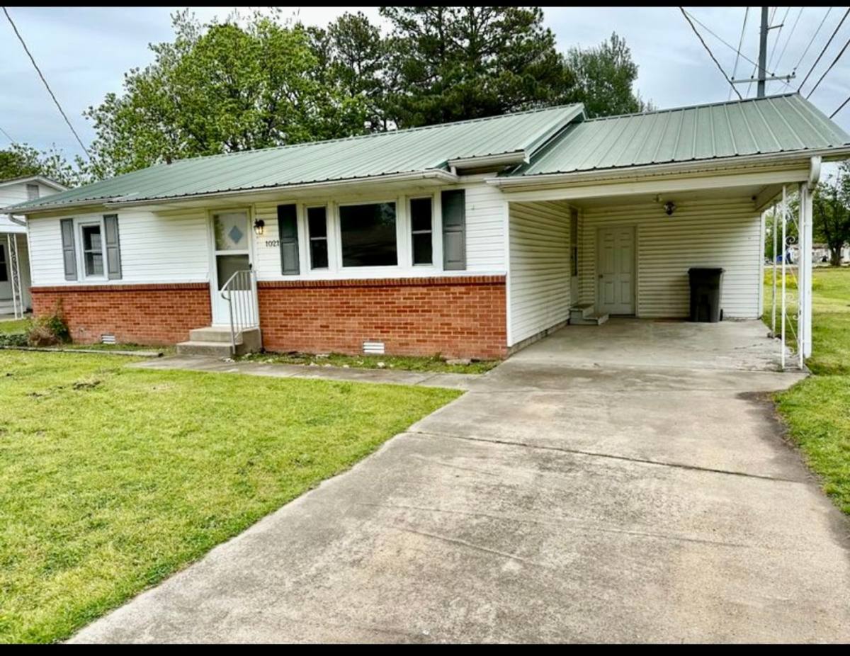 House for rent at 1021 Nadine St, Paragould, AR 72450