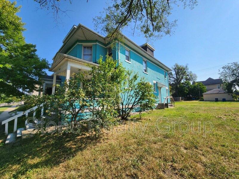 Apartment for rent at 426 1 2 S 4th St, Terre Haute, IN 47807