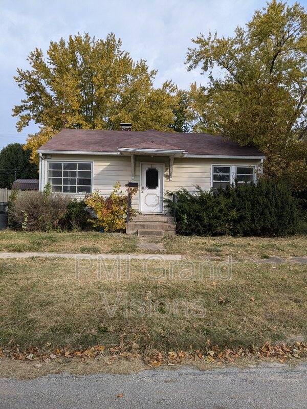 House for rent at 600 E Jefferson Ave, Casey, IL 62420