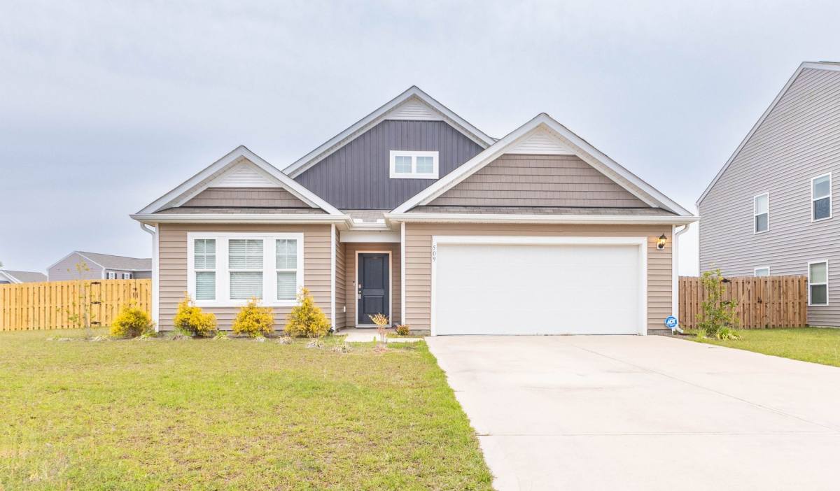 House for rent at 509 Birdsong Dr, Holly Ridge, NC 28445